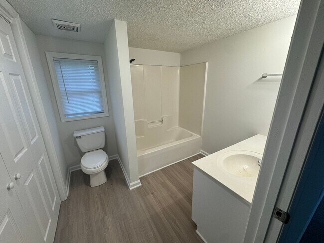 126 Woodside Ave-Unit -Woodside 126 Unit B in Gastonia, NC - Building Photo - Building Photo