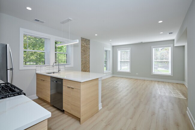 2127 S Marshall Blvd in Chicago, IL - Building Photo - Building Photo