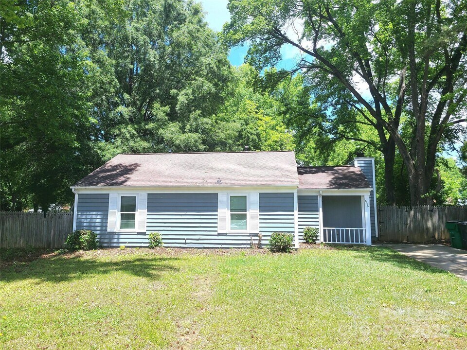 6929 Delta Lake Dr in Charlotte, NC - Building Photo