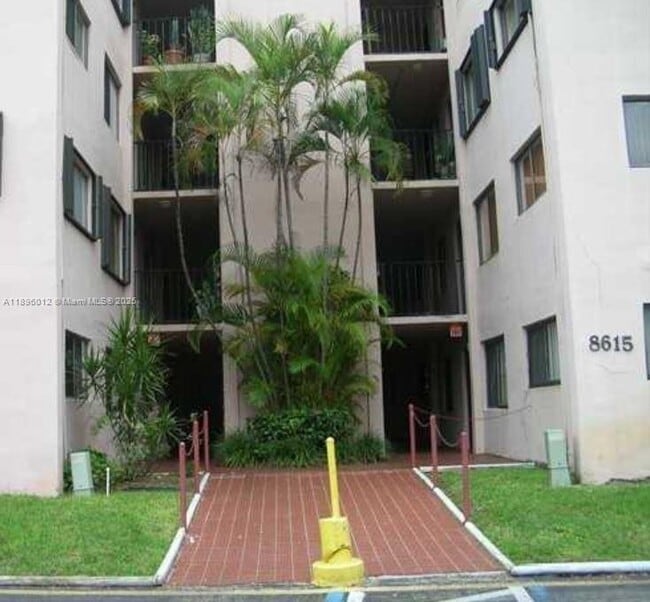 8615 NW 8th St in Miami, FL - Building Photo - Building Photo