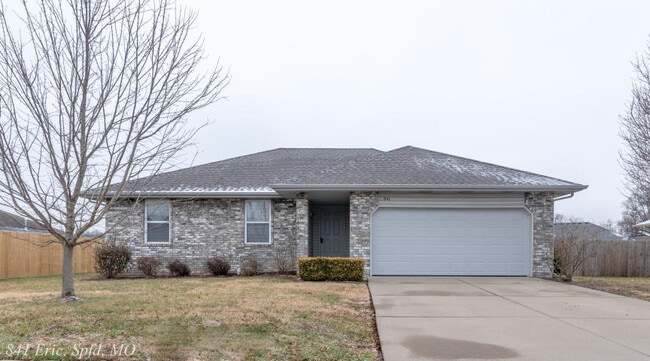 841 S Eric St