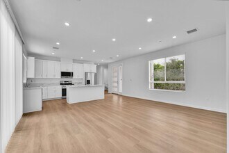 8720 Silver Way in Los Angeles, CA - Building Photo - Building Photo