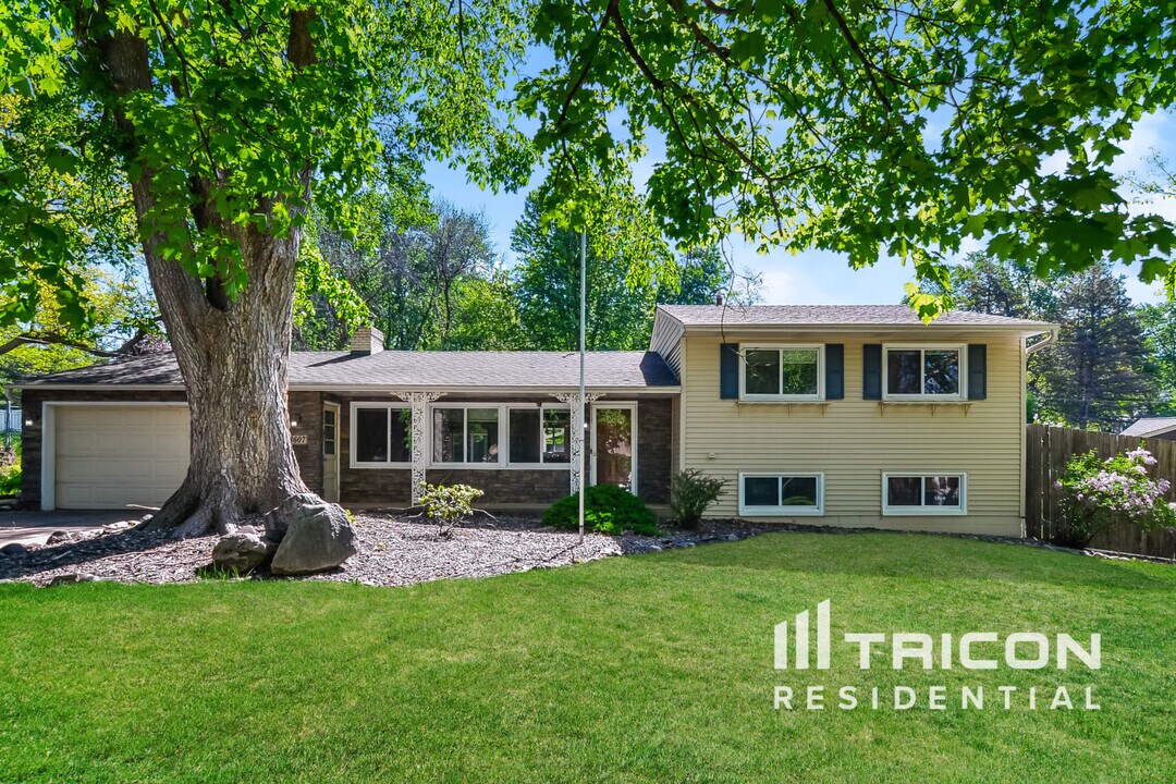 3607 Robinwood Terrace in Minnetonka, MN - Building Photo