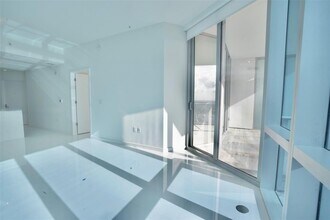 851 NE 1st Ave, Unit 3908 in Miami, FL - Building Photo - Building Photo