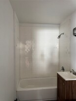 5304 Polk St in Houston, TX - Building Photo