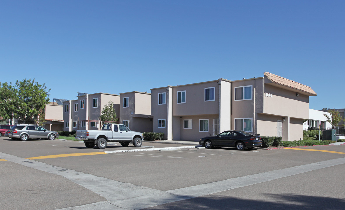 Del Sol Apartments in San Diego, CA - Building Photo