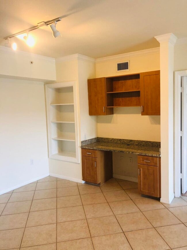 6510 Emerald Dunes Dr, Unit 304 in Wellington, FL - Foto de edificio - Building Photo