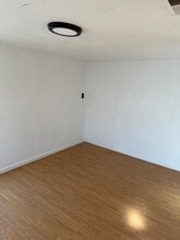 560 Meadowlake Rd in Los Lunas, NM - Foto de edificio - Building Photo