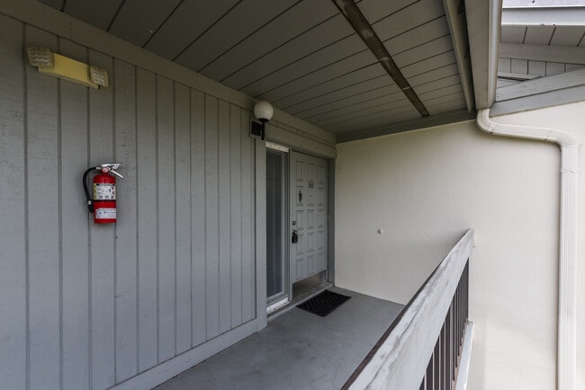 2273 NW 22nd Ave, Unit 13-105 in Stuart, FL - Foto de edificio - Building Photo