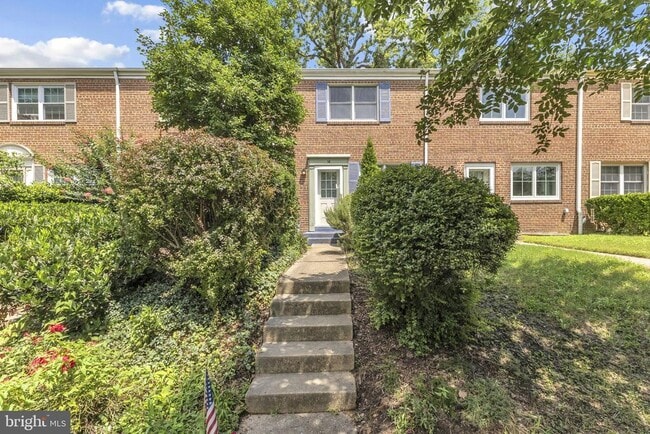 38 E Rosemont Ave in Alexandria, VA - Building Photo - Building Photo