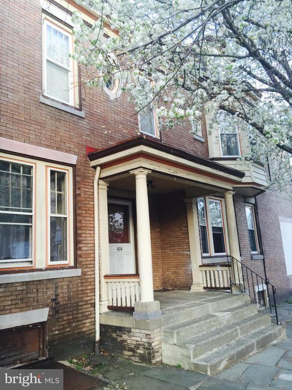 property at 414 Roxborough Ave