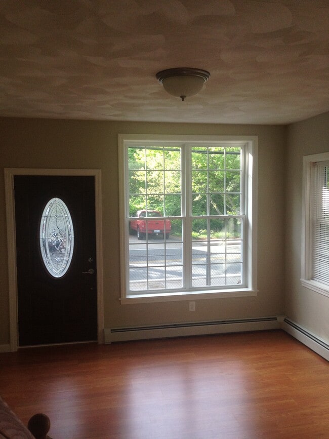 34 Smith Ave in Smithfield, RI - Foto de edificio - Building Photo