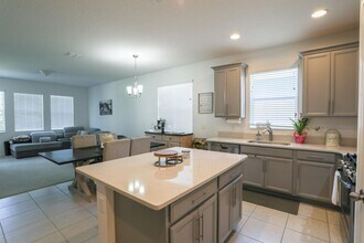 8289 Bayliss Ct in Alafaya, FL - Building Photo - Building Photo