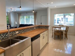 5767 SW 35th St in Miami, FL - Building Photo - Building Photo