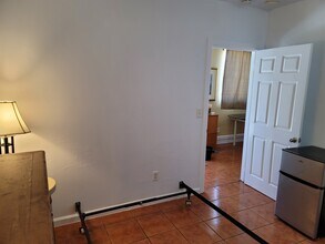 12877 Glenoaks Blvd in Sylmar, CA - Building Photo - Building Photo