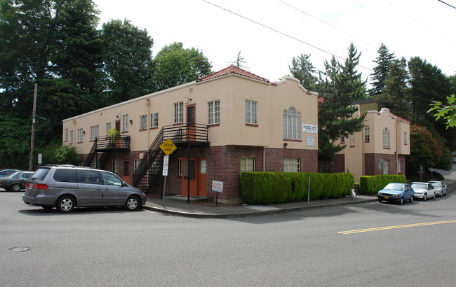 Hacienda Apartments in Portland, OR - Building Photo - Building Photo