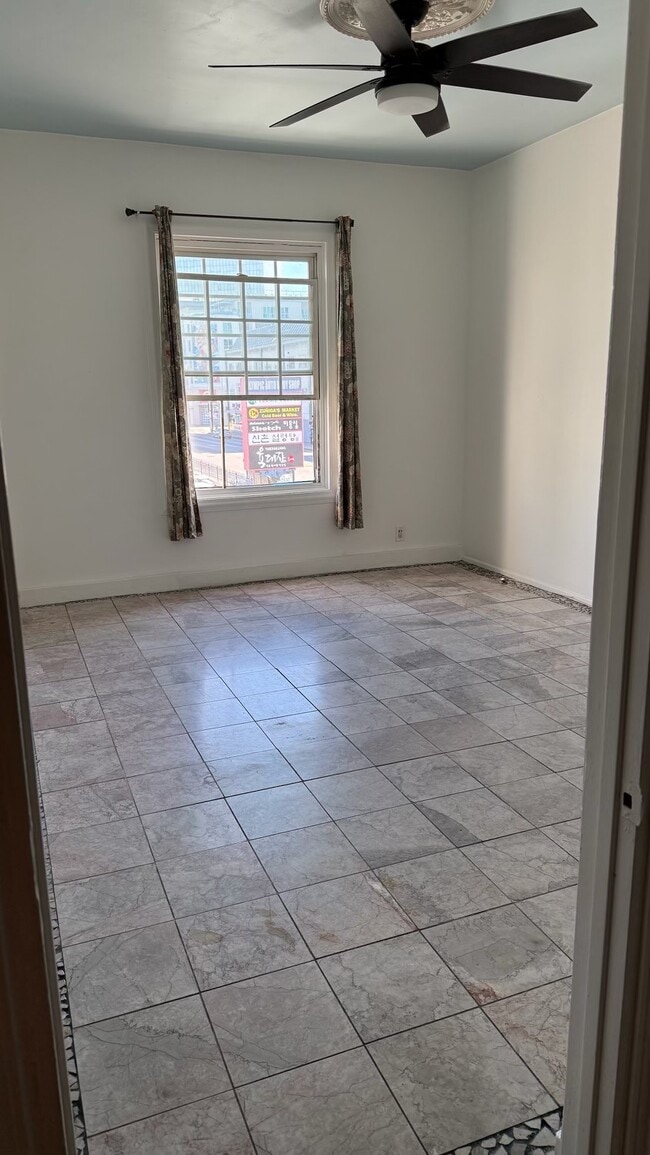 3109 W 6th St, Unit #8