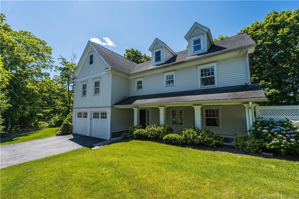 176 Valley Rd in Greenwich, CT - Building Photo