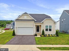 208 Hillsdale Pl in Martinsburg, WV - Building Photo - Building Photo