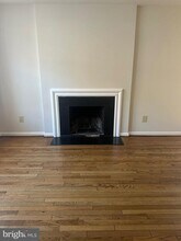560 Colecroft Ct in Alexandria, VA - Foto de edificio - Building Photo