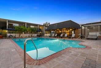 Summer Crest Apartments in Anaheim, CA - Building Photo - Building Photo