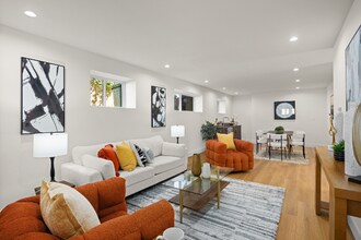 2349 NE 127th St in Seattle, WA - Foto de edificio - Building Photo