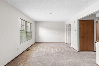 1690 Watertower Dr, Unit 692 in Columbus, OH - Building Photo - Building Photo