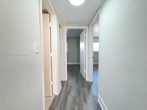 101 NE 41st St in Oakland Park, FL - Building Photo - Building Photo