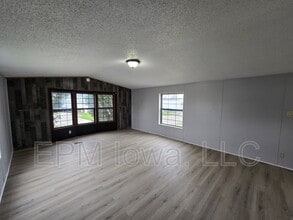 700 W Ridgeway Ave in Cedar Falls, IA - Building Photo - Building Photo