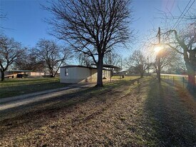 3277 Hidalgo Rd in Waxahachie, TX - Building Photo