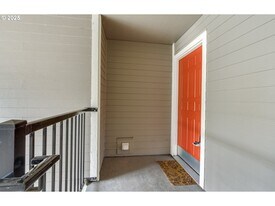 86 Kingsgate Rd, Unit c202 in Lake Oswego, OR - Building Photo