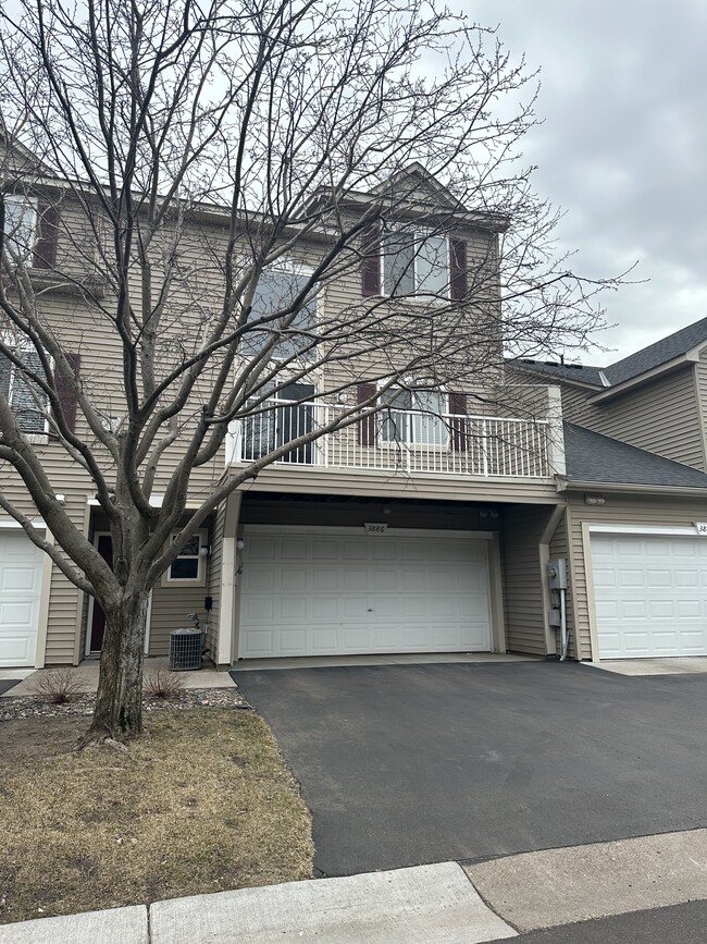 property at 3886 Abercrombie Ln