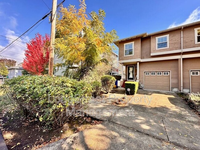 1316 SE 43rd Ave in Portland, OR - Foto de edificio - Building Photo