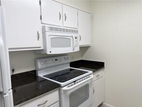 475 Mount Vernon Hwy NE in Sandy Springs, GA - Foto de edificio - Building Photo