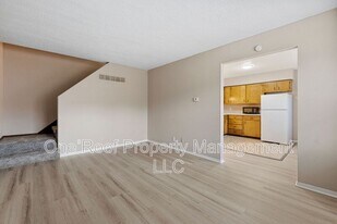 701 Linwood Dr in Harrisonville, MO - Building Photo