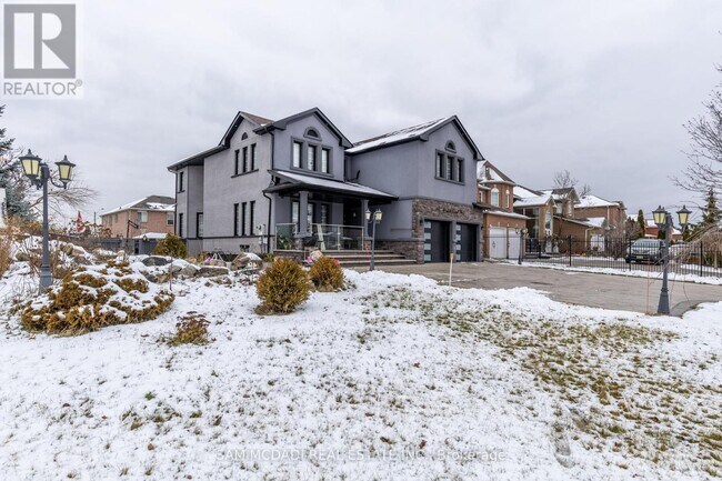 987-BSMT-987 Bristol Rd W in Mississauga, ON - Building Photo - Building Photo