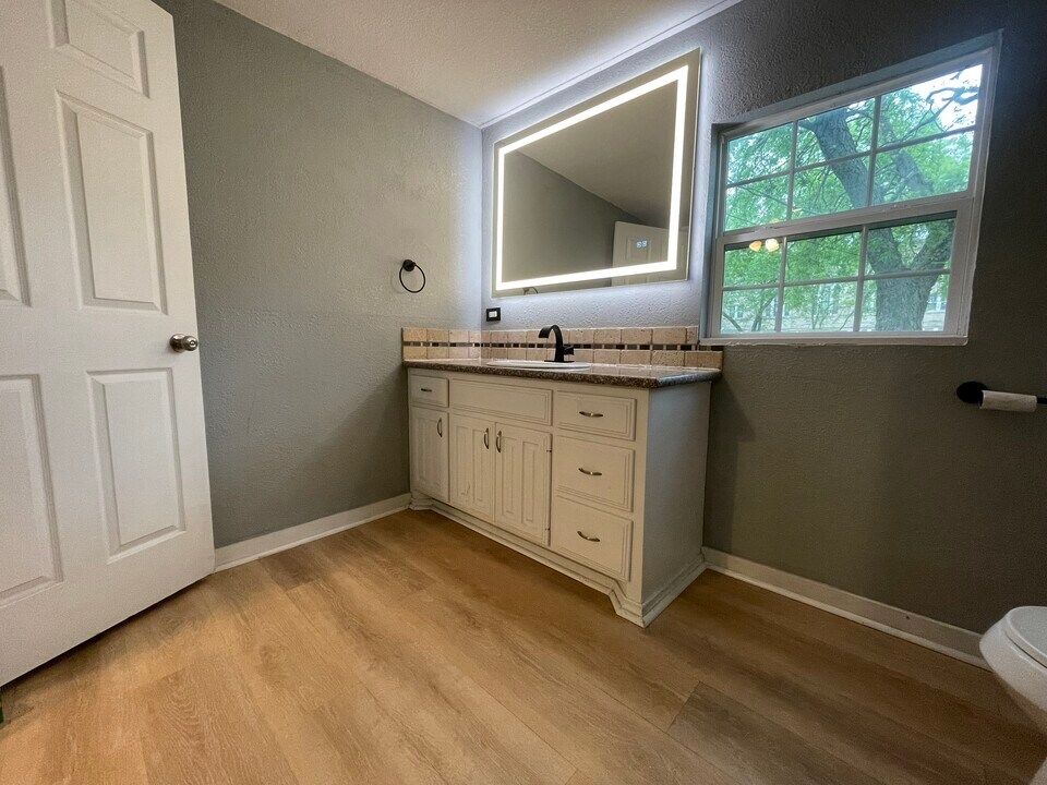 208 N Blanton in Whitewright, TX - Building Photo