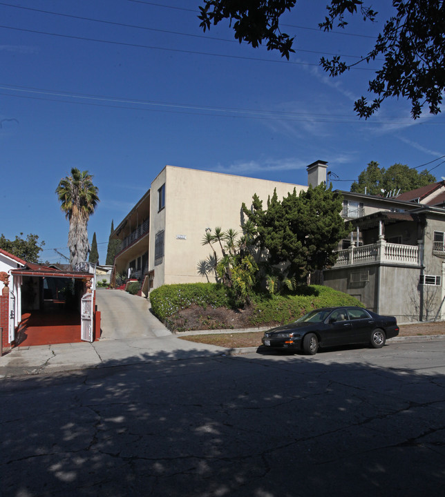 4033 Sunset Dr in Los Angeles, CA - Foto de edificio