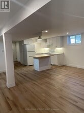 32 Uxbridge Crescent in Ottawa, ON - Building Photo - Building Photo