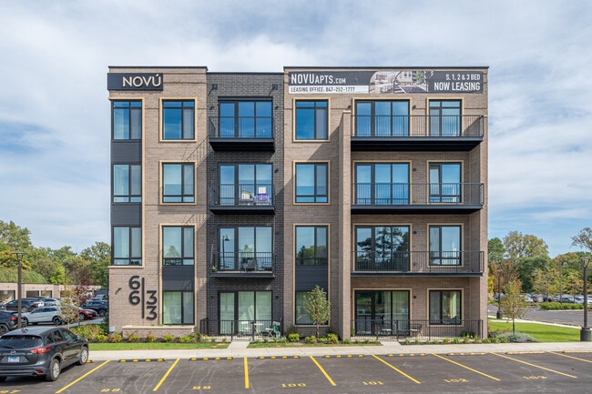 Novu Apartments in Niles, IL - Foto de edificio - Building Photo