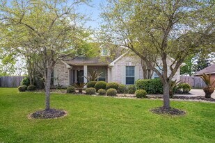 11 Crest Gate in Houston, TX - Building Photo