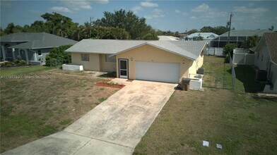 915 SE 20th St in Cape Coral, FL - Building Photo - Building Photo