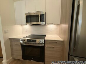 1079 Commonwealth Ave in Boston, MA - Building Photo - Building Photo