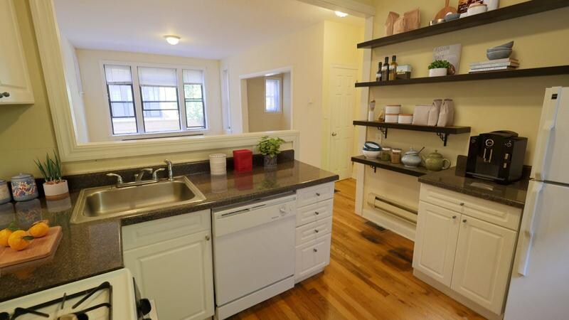 7235 W Barry Ave, Unit A3 in Chicago, IL - Building Photo