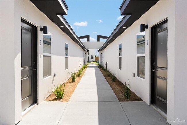 19 S 25th St in McAllen, TX - Building Photo - Building Photo