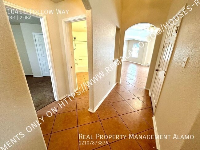 10411 Tollow Way in Helotes, TX - Building Photo - Building Photo