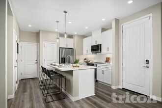 10600 Barrena Lp in Elk Grove, CA - Foto de edificio - Building Photo