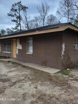630 Capital Ave, Unit 2 in Leakesville, MS - Building Photo