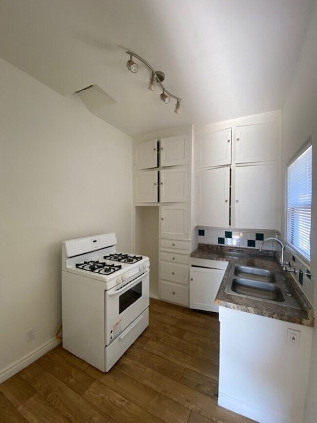 1702-1708 Pacific Ave