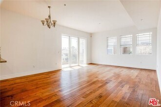 917 S New Hampshire Ave in Los Angeles, CA - Building Photo - Building Photo
